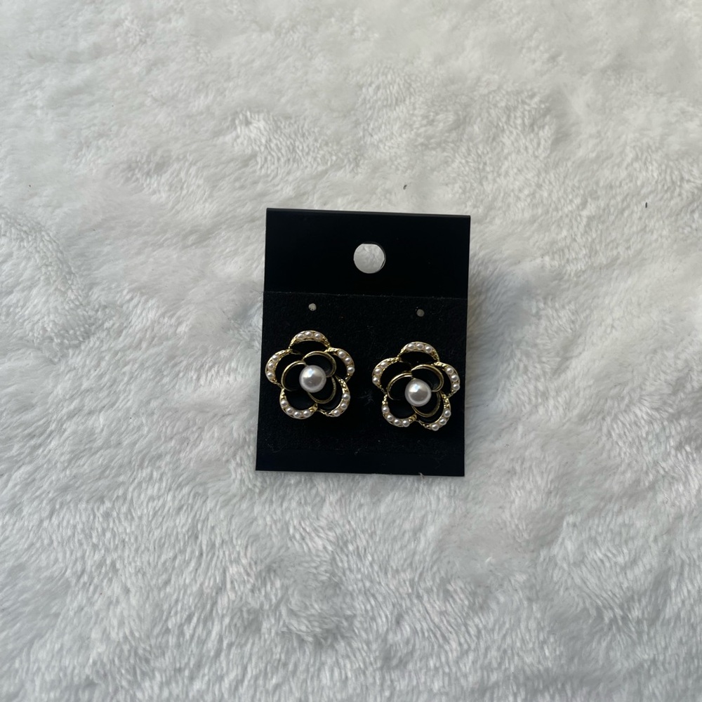 Gold Pearl Flower Stud Earrings - Women Jewelry